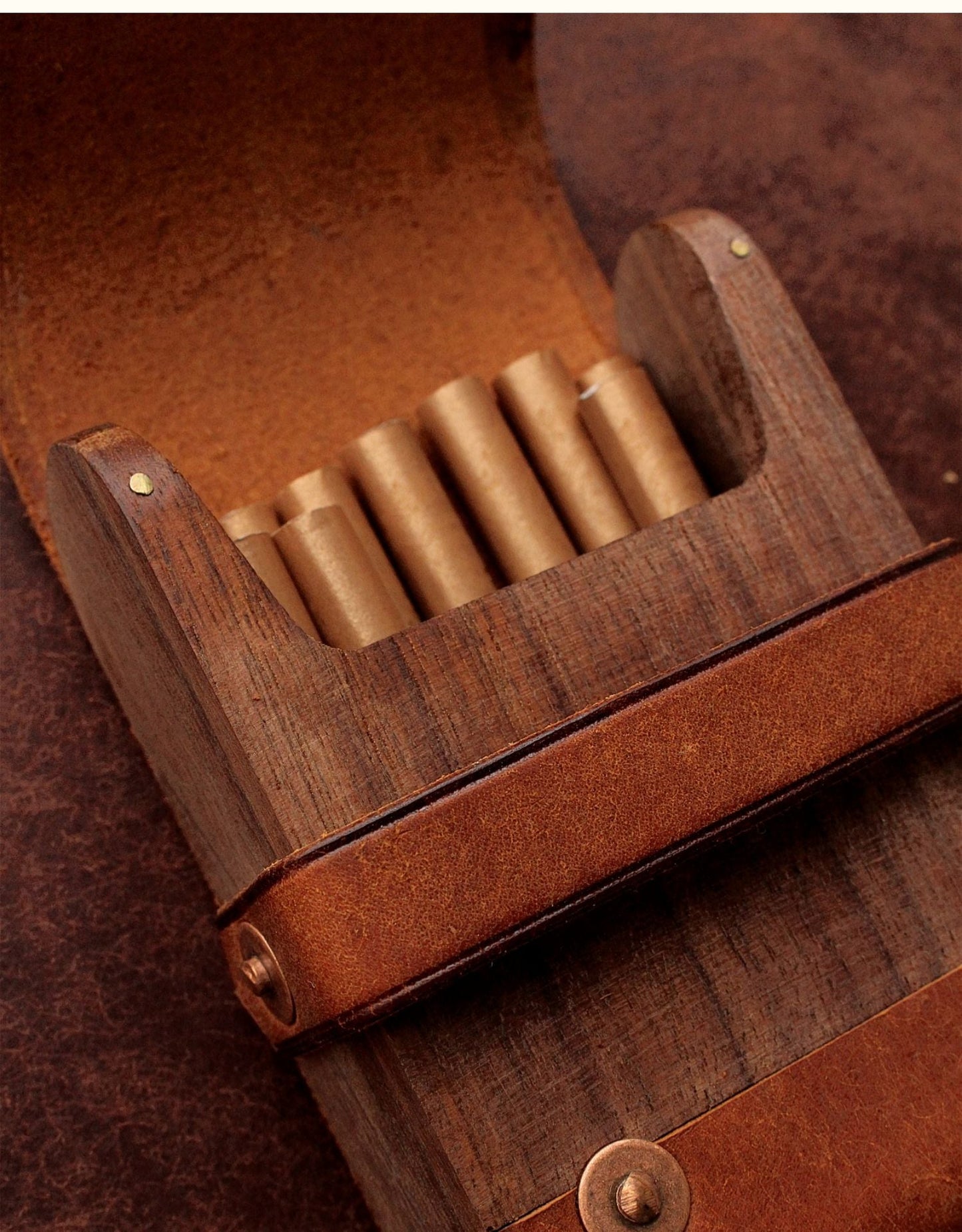 Cool Wooden Leather Mens 20pcs Cigarette Case With Belt Loop Best Cigarettes Holder Box for Men